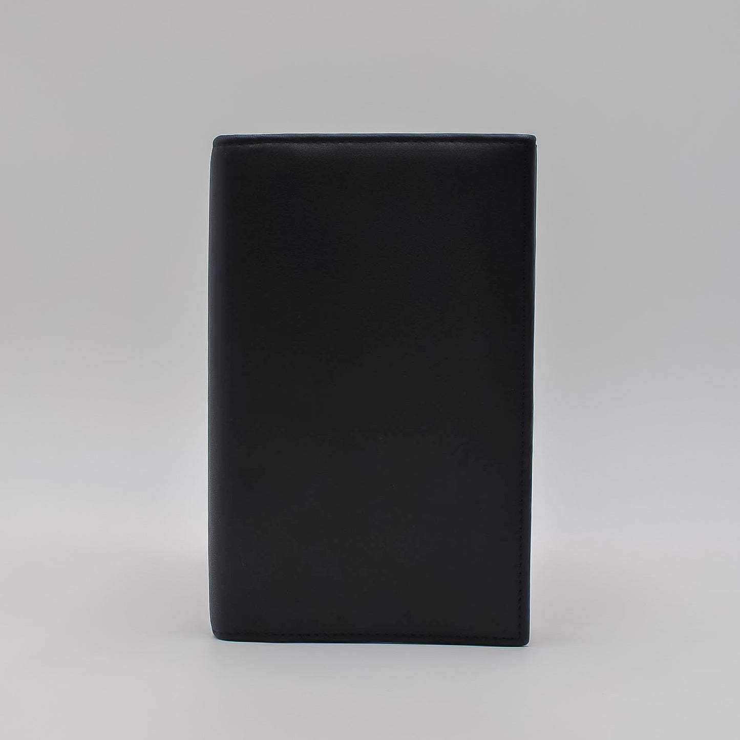 Leather 6-ring Cover   This black leather cover includes business card holders, document pocket, and clear Identification holder. This cover has 6 metal rings that accommodate 3-3/4" x 6-3/4" inserts.  Dimensions: 4" x 6-1/2"  Insert Size: 3-3/4" x 6-3/4"  Cover Color: Black  Rings: Metal  Compatible with items: PD646I, MP46P6, MW46P6