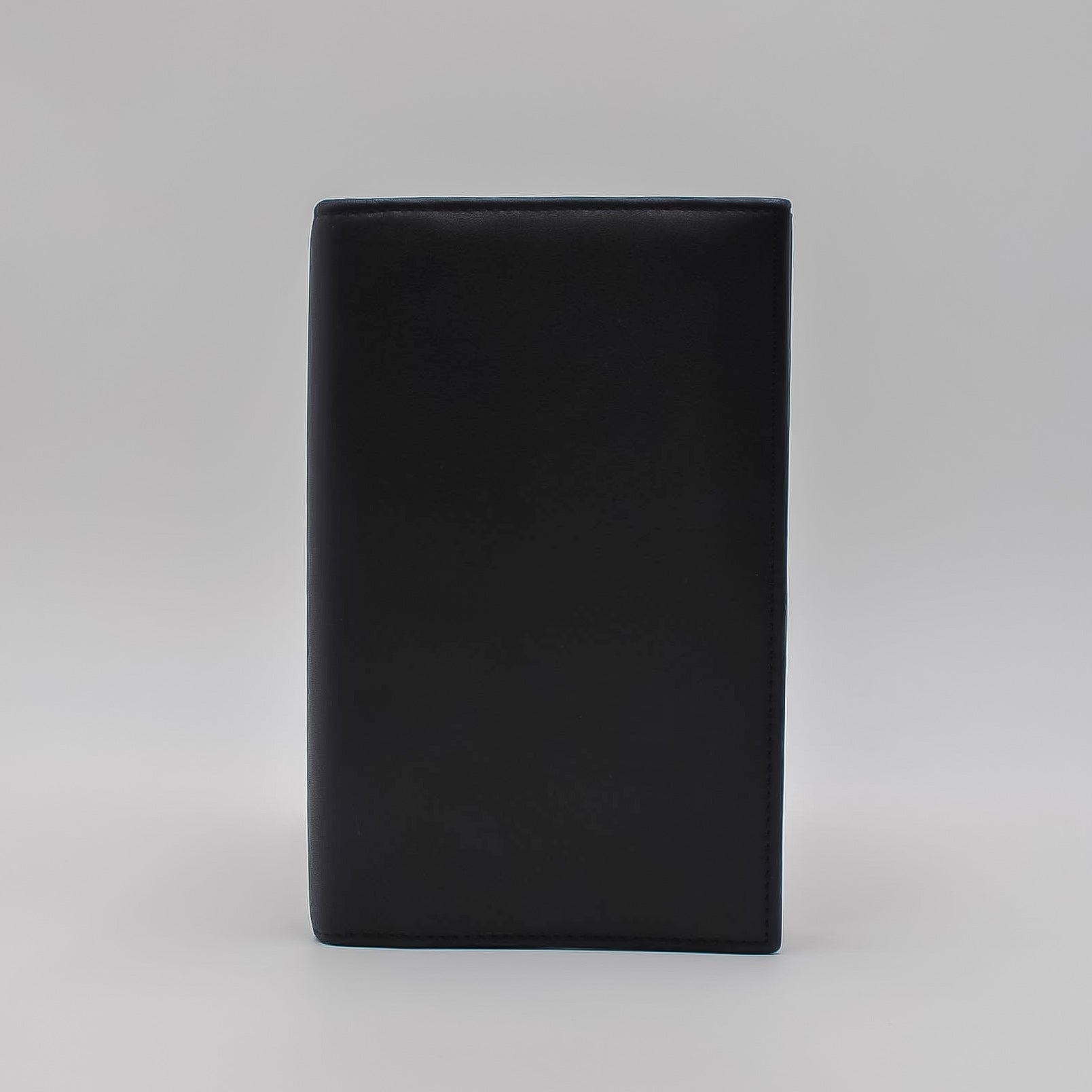 Leather 6-ring Cover   This black leather cover includes business card holders, document pocket, and clear Identification holder. This cover has 6 metal rings that accommodate 3-3/4" x 6-3/4" inserts.  Dimensions: 4" x 6-1/2"  Insert Size: 3-3/4" x 6-3/4"  Cover Color: Black  Rings: Metal  Compatible with items: PD646I, MP46P6, MW46P6